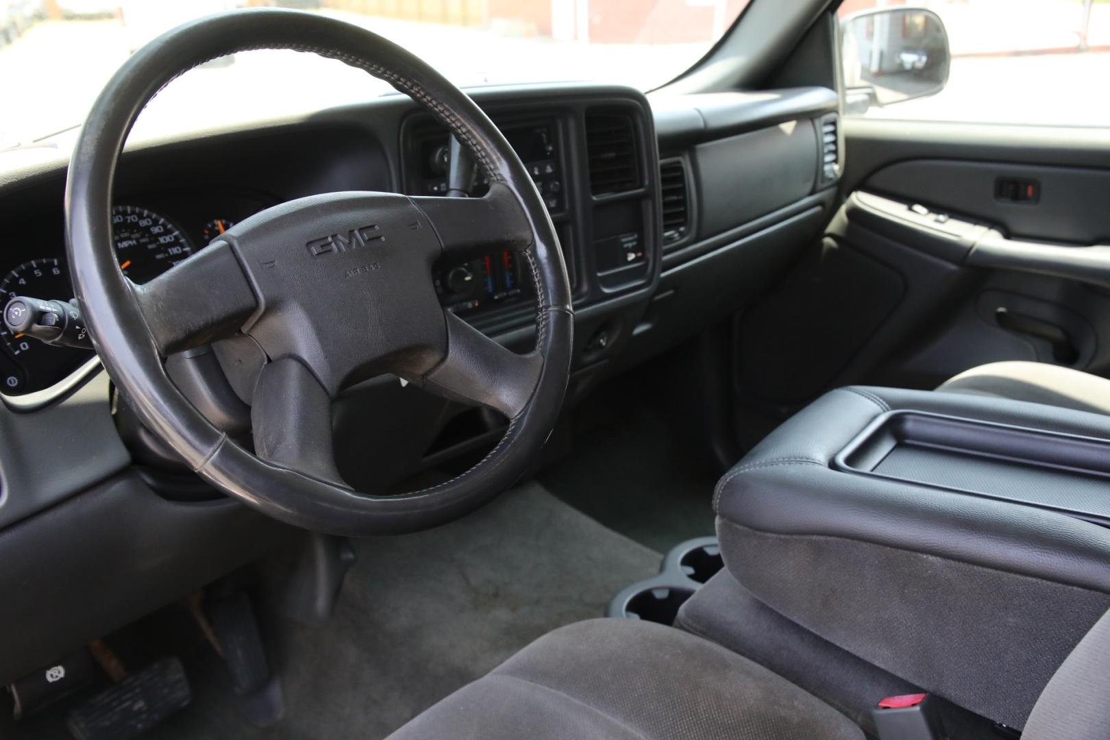 2004 SILVER GMC SIERRA 2500HD SLT Ext. Cab Short Bed 2WD (1GTHC29U64E) with an 6.0L V8 OHV 16V engine, 4-SPEED AUTOMATIC OR 5-SPEED AUTOMATIC OR 6-SP transmission, located at 420 E. Kingsbury St., Seguin, TX, 78155, (830) 401-0495, 29.581060, -97.961647 - Photo#6